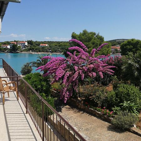 Trim Rooms And Apartments Lovište Kültér fotó