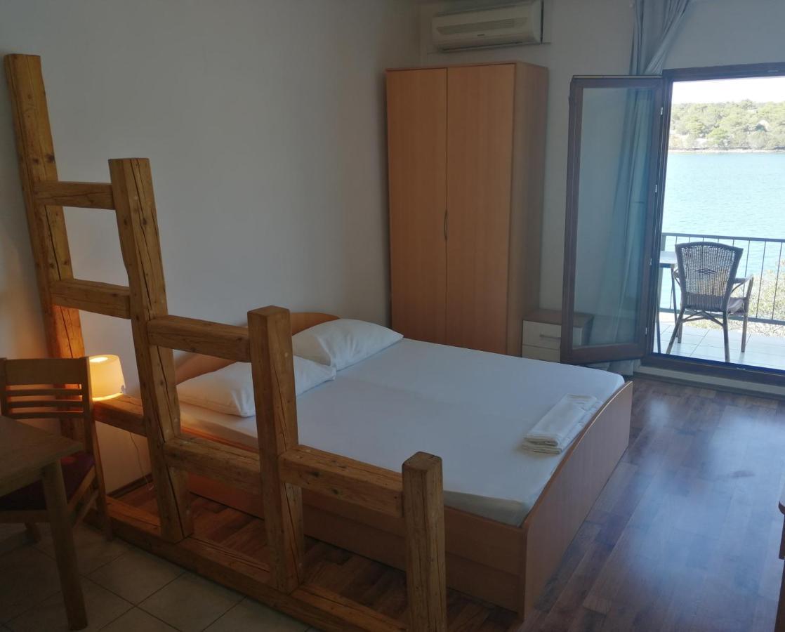 Trim Rooms And Apartments Lovište Kültér fotó