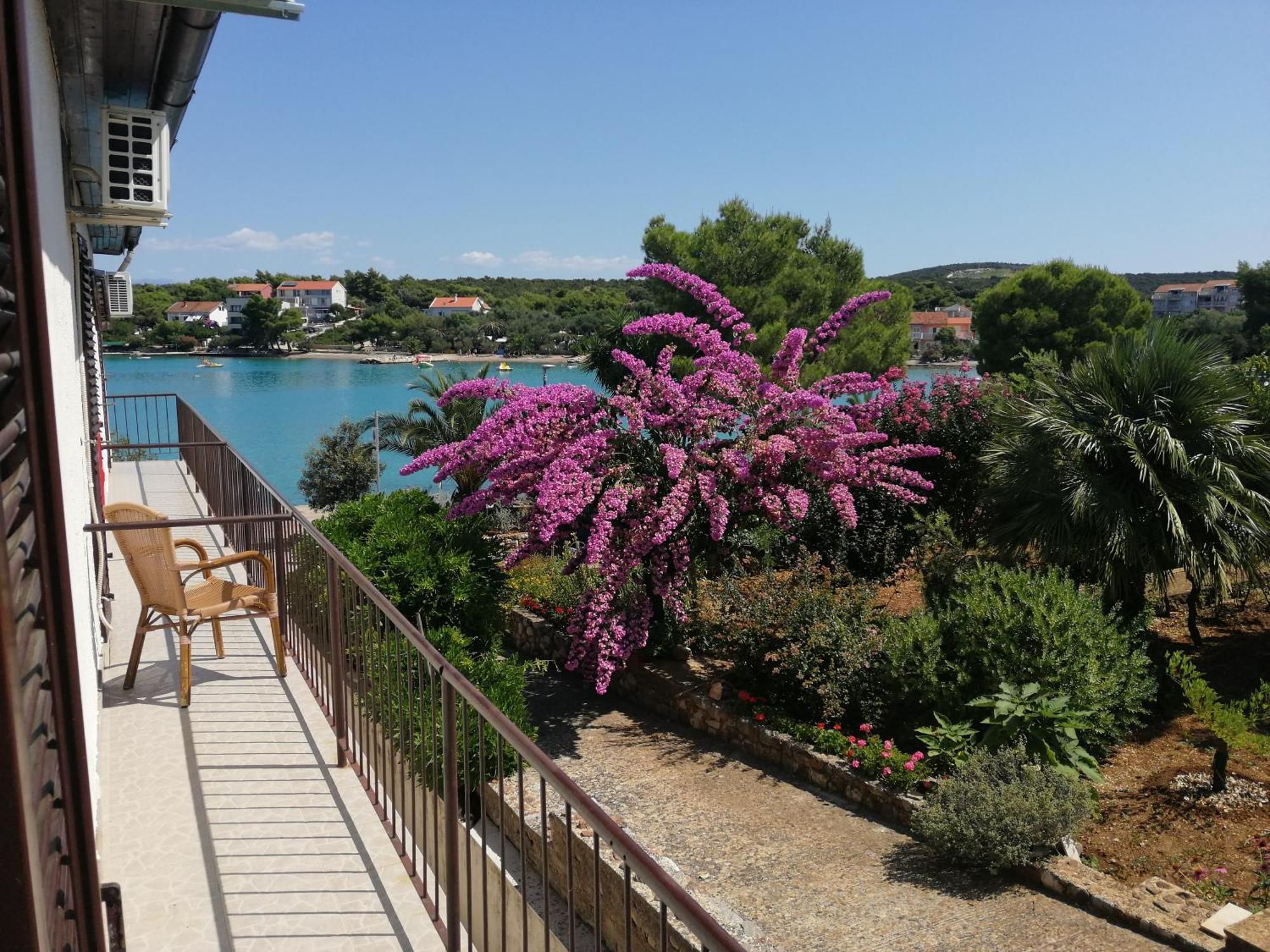 Trim Rooms And Apartments Lovište Kültér fotó