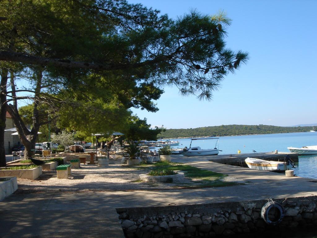 Trim Rooms And Apartments Lovište Kültér fotó
